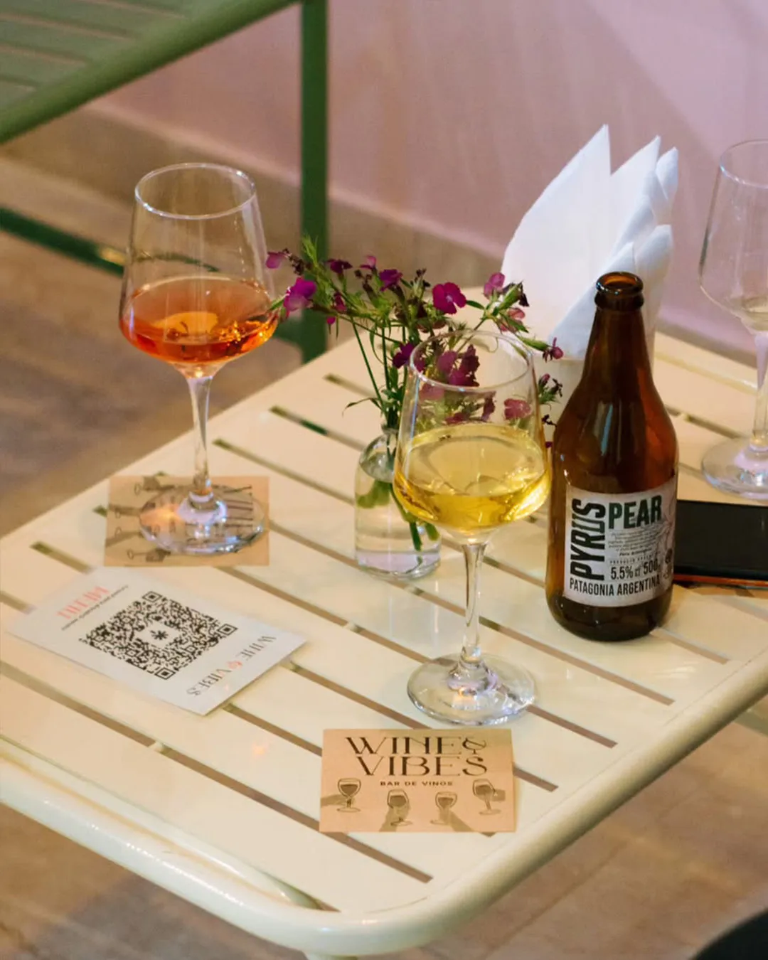 Wine vibes branding 05